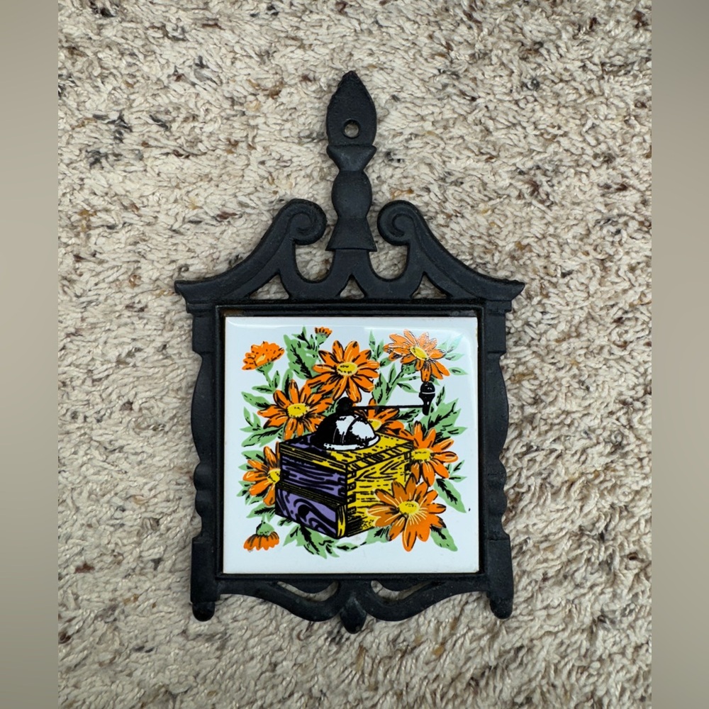 Vintage Cast Iron Trivet Yellow daisies wall hang Taiwan made.